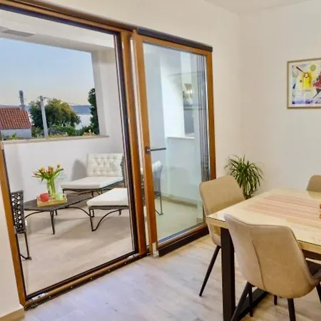 Feriehus Stylish New Zven Heated Pool Split