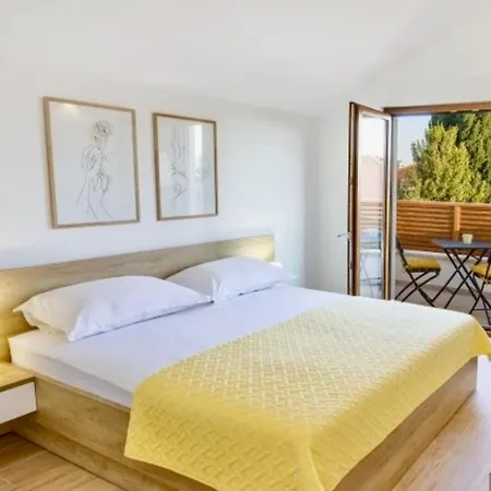 Stylish New Zven Heated Pool Feriehus *